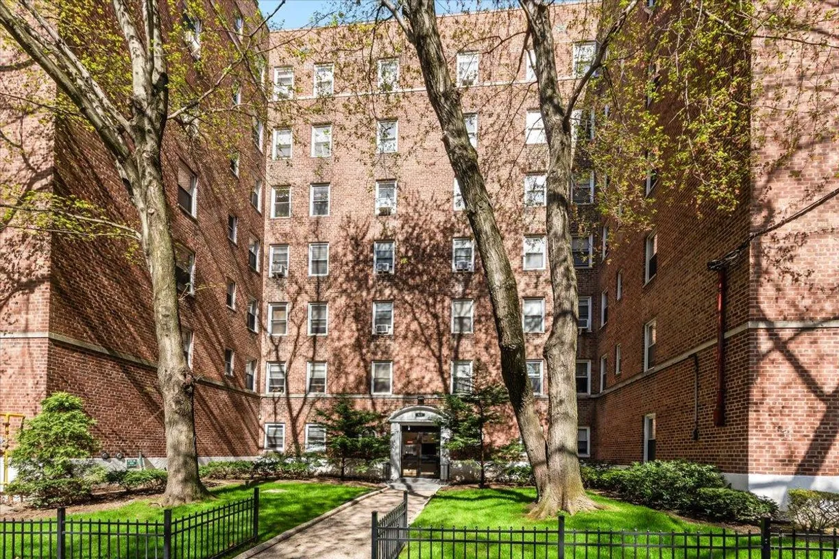 Westchester Real Estate | View 821 Bronx River Road, 6F | 1 Bed, 1 Bath