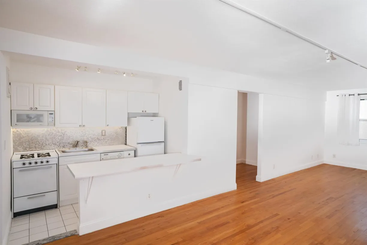 Westchester Real Estate | View 279 N Broadway, 8N | Listing