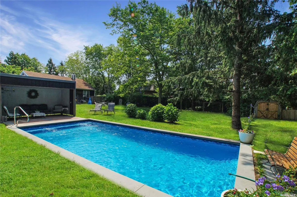 The Hamptons Real Estate | View 21 Farmstead Lane | Listing