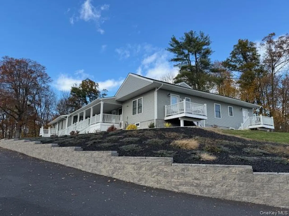 135 Cooper Road #4, Fishkill, NY 12524 Property for rent