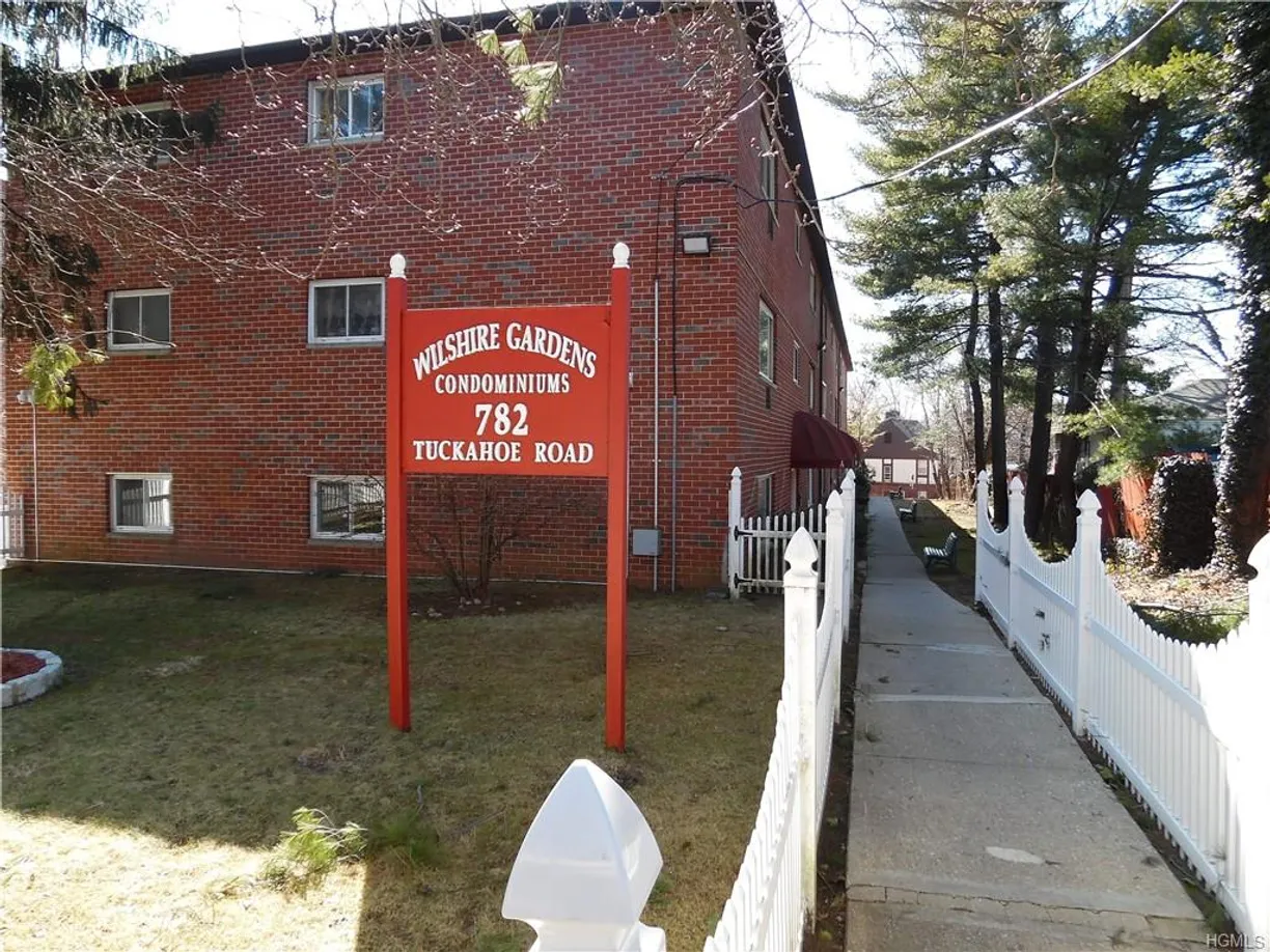 Westchester Real Estate | View 782 Tuckahoe Road, 3C | 2 Beds, 1 Bath