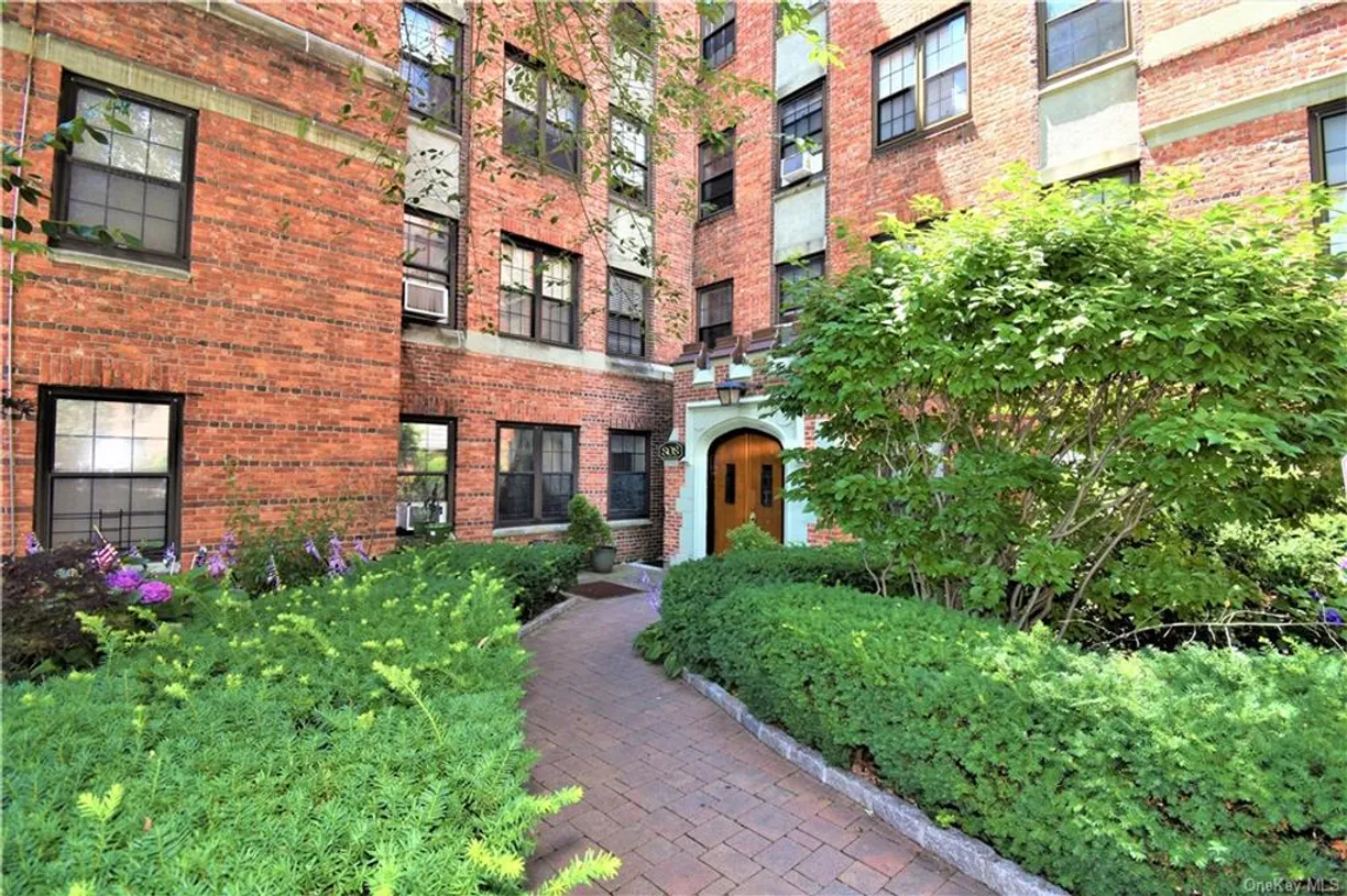 Westchester Real Estate | View 808 Bronx River, 2D | 1 Bed, 1 Bath