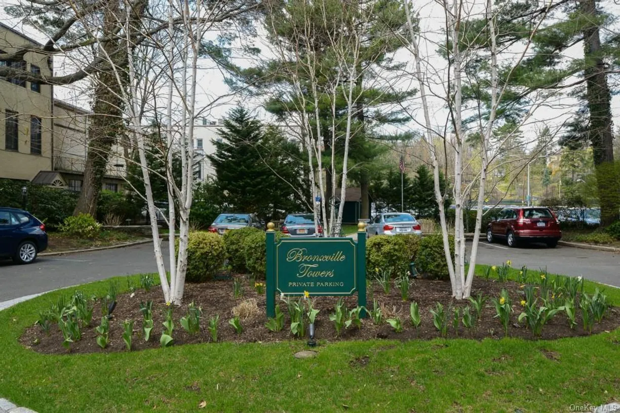 Westchester Real Estate | View 5 Tanglewylde Avenue, 4F | 1 Bed, 1 Bath