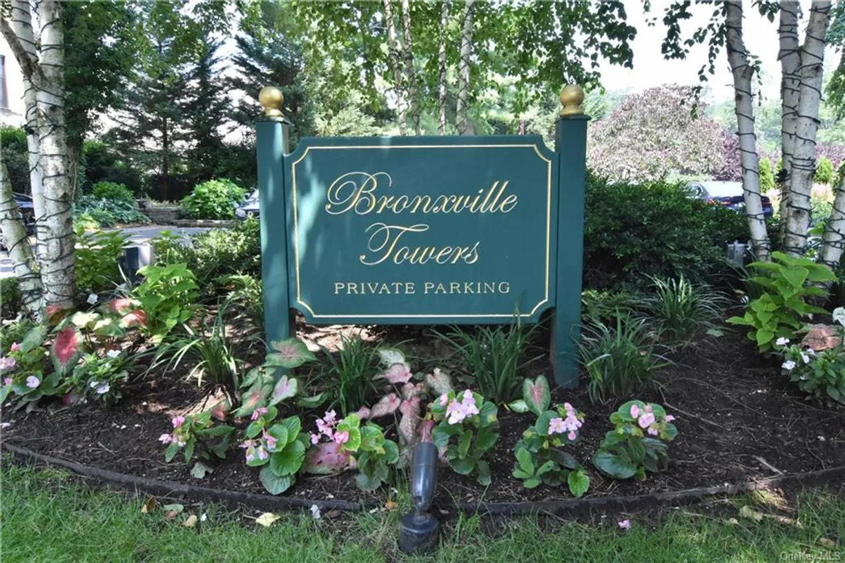 Westchester Real Estate | View 5 Tanglewylde Avenue, 3E | 1 Bed, 1 Bath