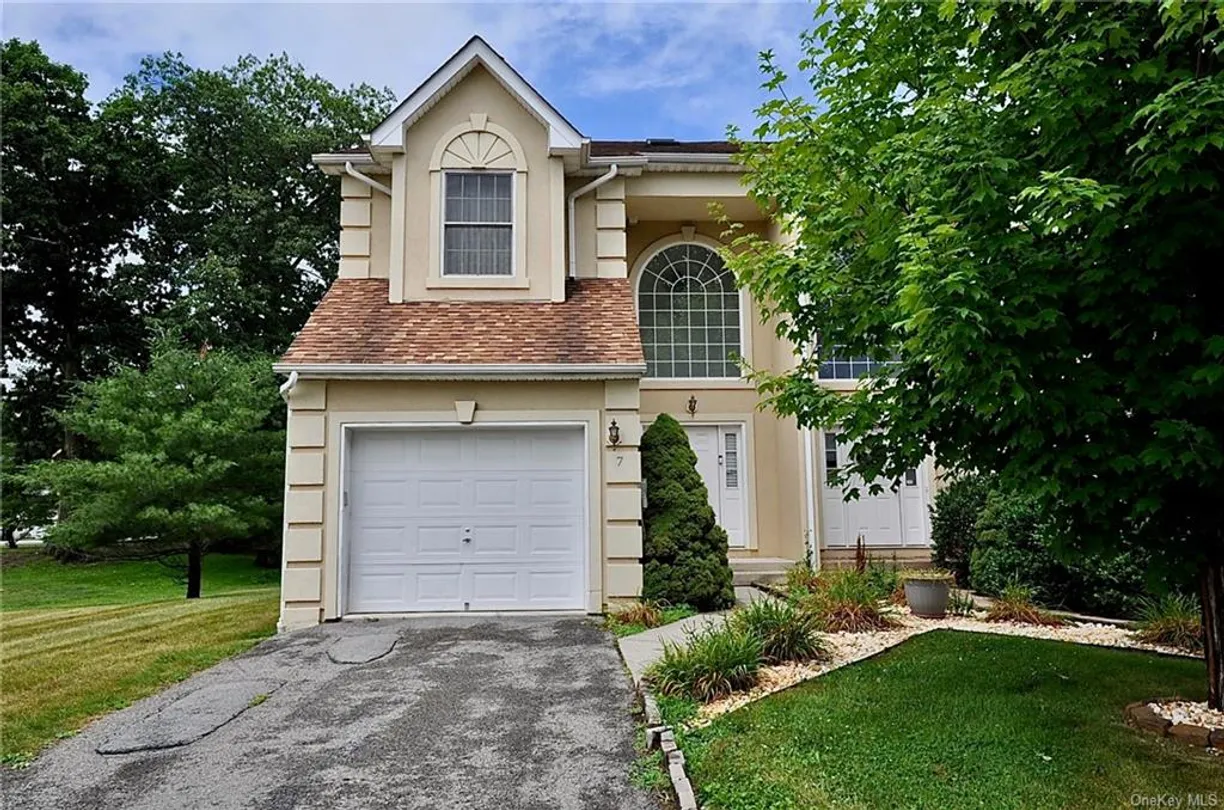 Rockland/Orange/NJ Real Estate | View 7 Oak Hill Road | 2 Beds, 2 Baths