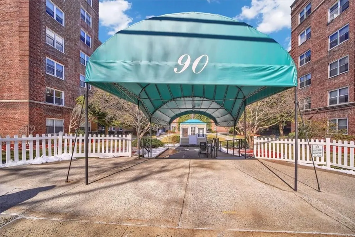 Westchester Real Estate | View 90 Bryant Avenue, 5D | 2 Beds, 2 Baths