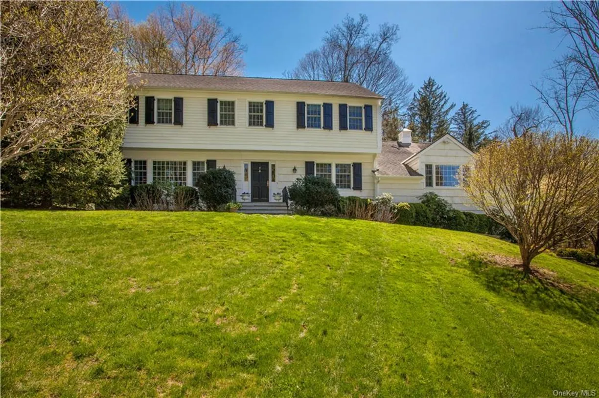 Westchester Real Estate | View 40 High Way | 5 Beds, 3 Baths