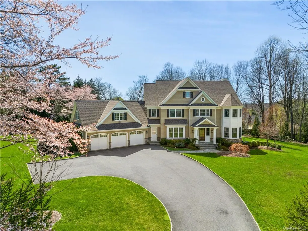 Westchester Real Estate | View 855 Hardscrabble Road | 5 Beds, 4 Baths