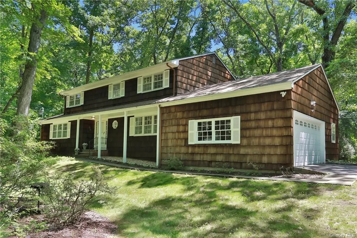 Westchester Real Estate | View 85 Oak Hill Road | 4 Beds, 3 Baths