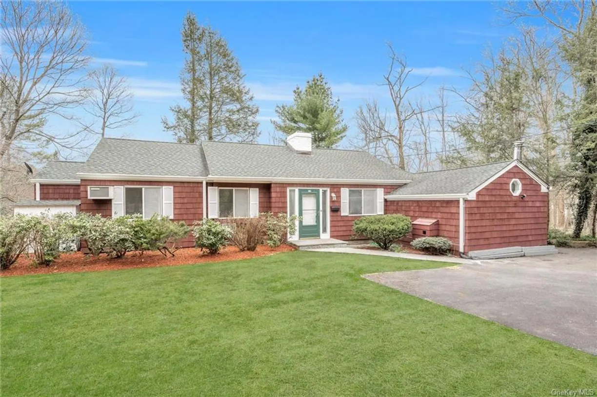 Westchester Real Estate | View 175 S Bedford Road | 4 Beds, 2 Baths