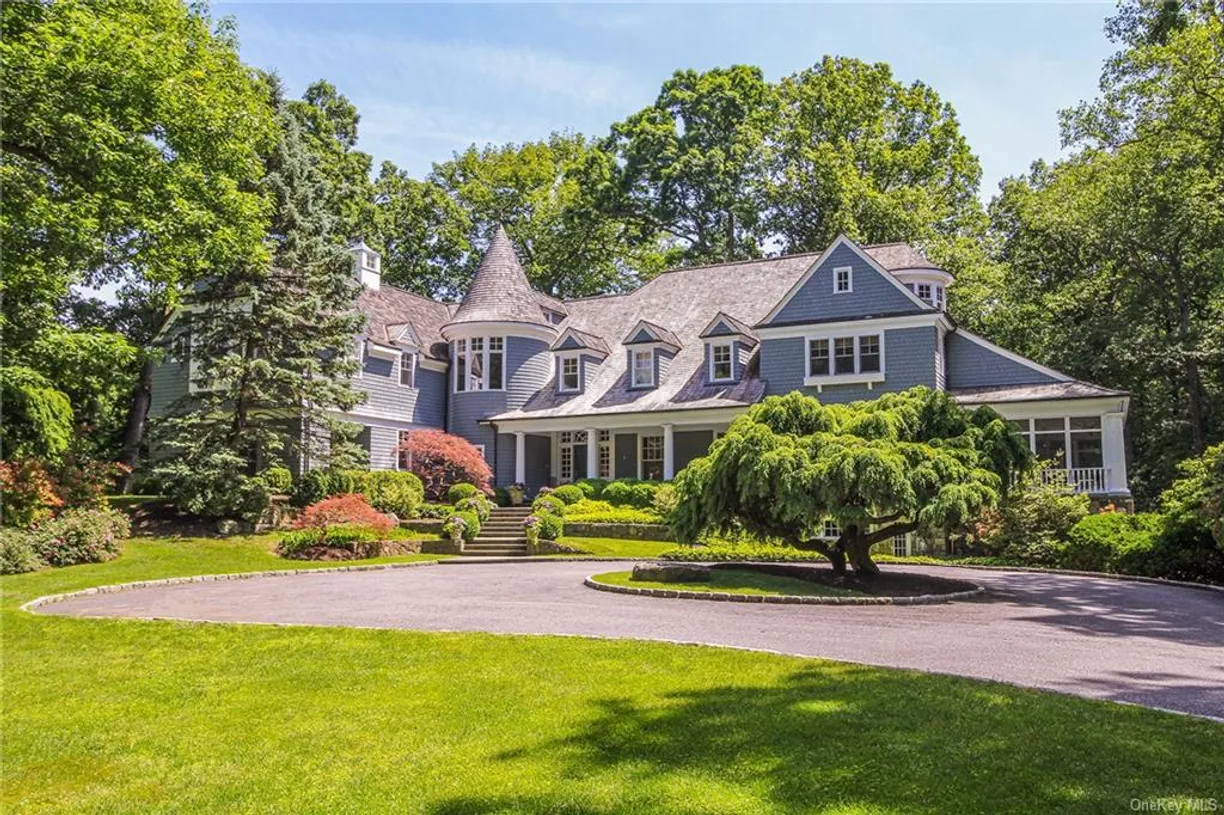 Westchester Real Estate | View 5 Laurel Lane | 4 Beds, 5 Baths