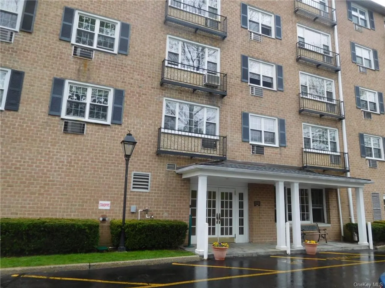 Westchester Real Estate | View 4 Consulate Drive, 2-G | 2 Beds, 1 Bath