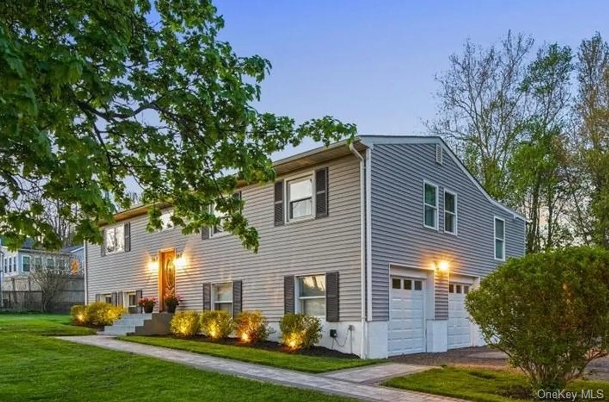 Hudson Valley Real Estate | View 3 Scofield Road | 3 Beds, 2 Baths