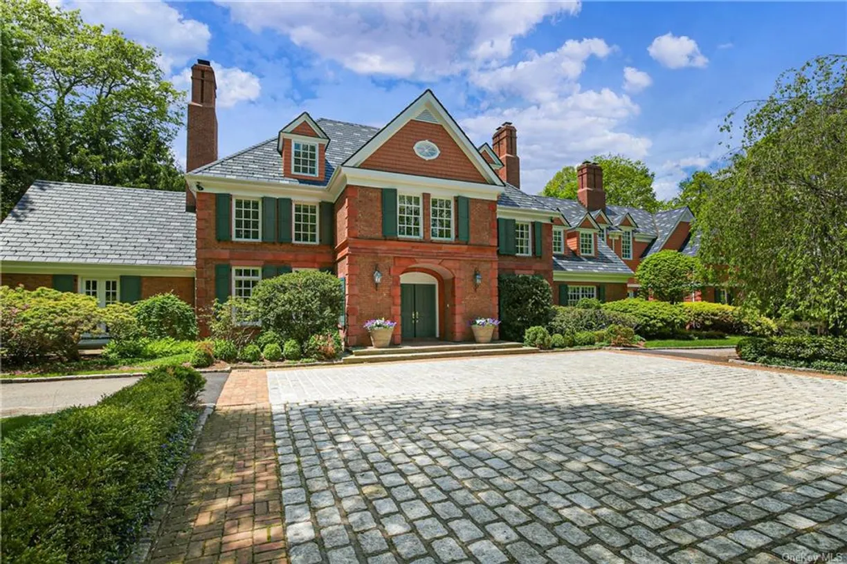 Westchester Real Estate | View 45 Carolyn Place | 5 Beds, 7 Baths
