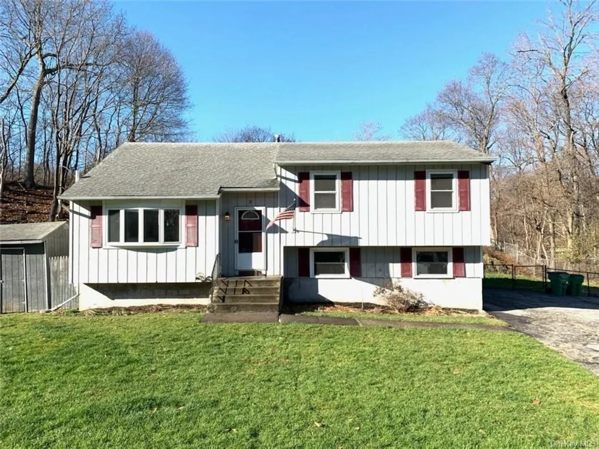 Hudson Valley Real Estate | View 3 Tracey Drive | 3 Beds, 2 Baths