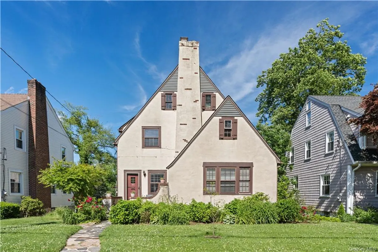 Westchester Real Estate | View 95 Ralph Avenue | 4 Beds, 2 Baths