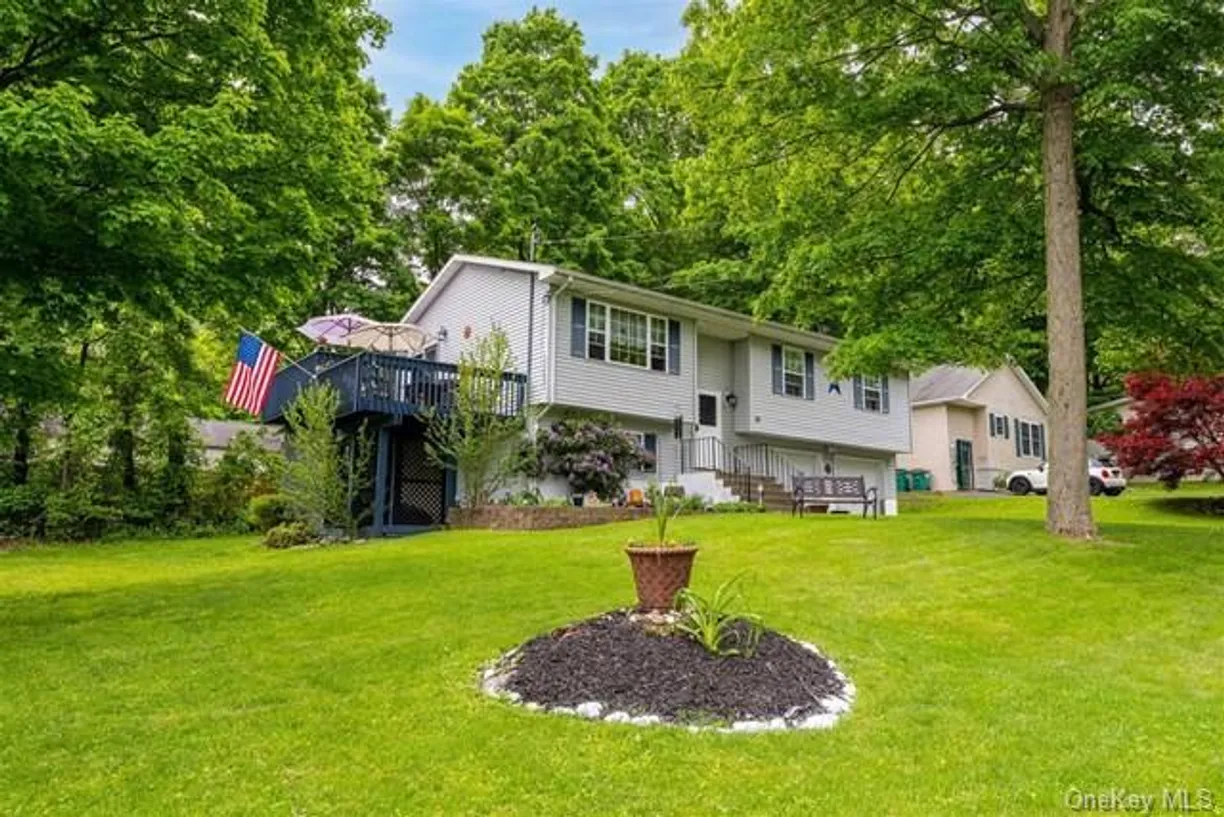 Hudson Valley Real Estate | View 12 Pond Place | 3 Beds, 2 Baths