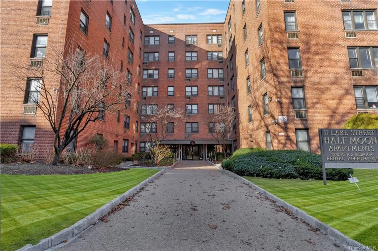 Westchester Real Estate | View 11 Lake Street, 3G | 1 Bed, 1 Bath