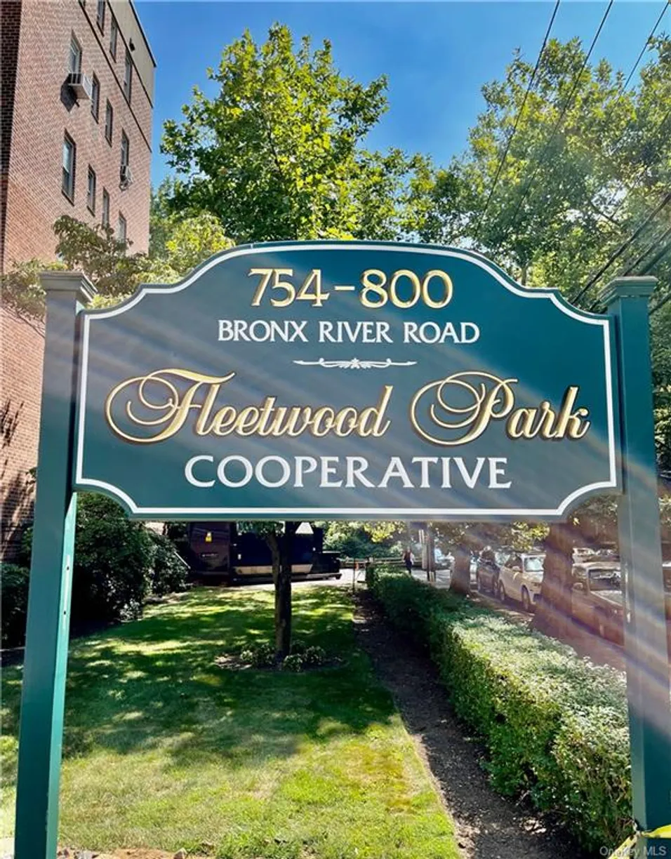 Westchester Real Estate | View 796 Bronx River Road, B28 | 1 Bed, 1 Bath
