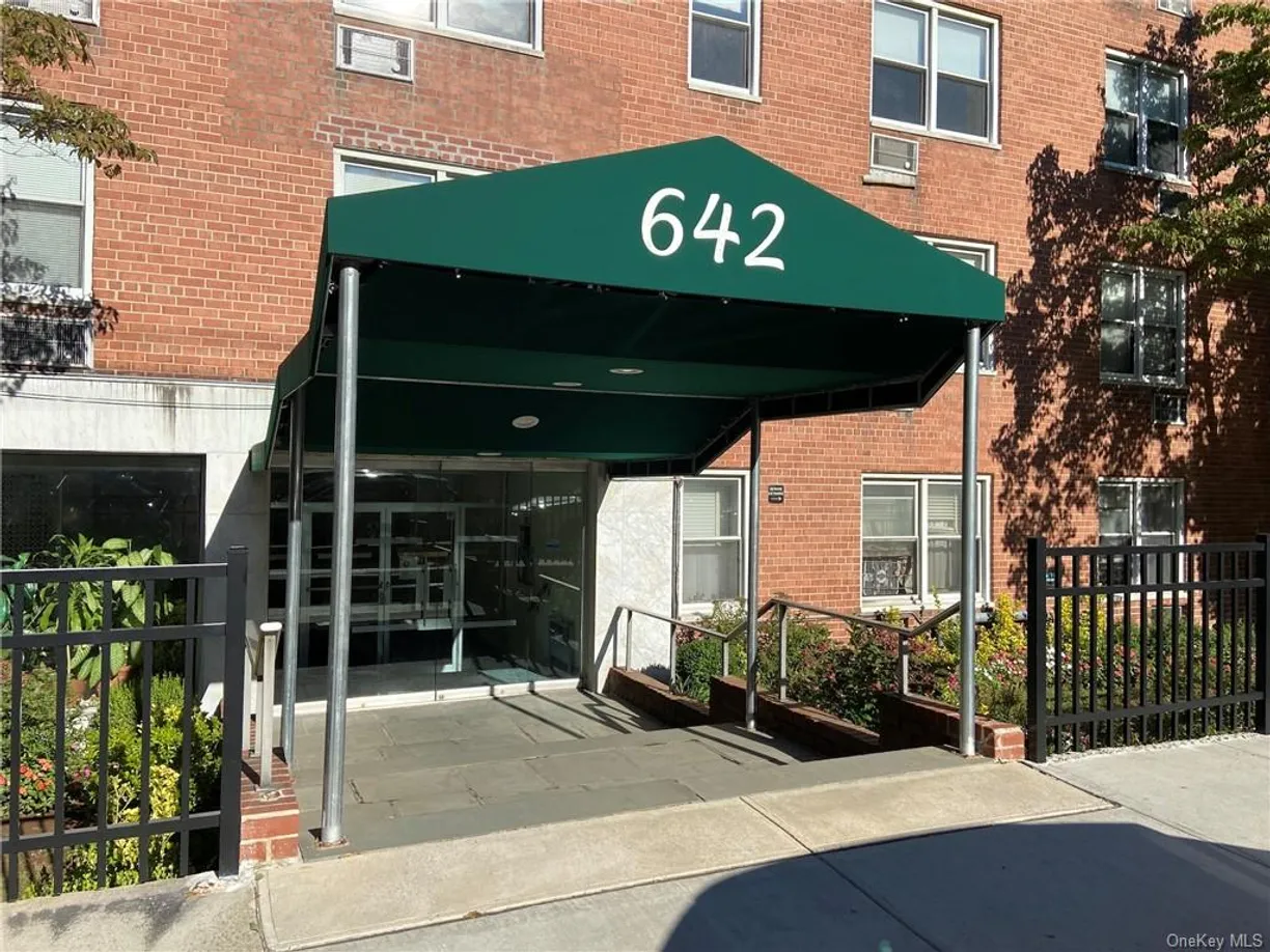 Westchester Real Estate | View 642 Locust Street, 1F | 1 Bed, 1 Bath