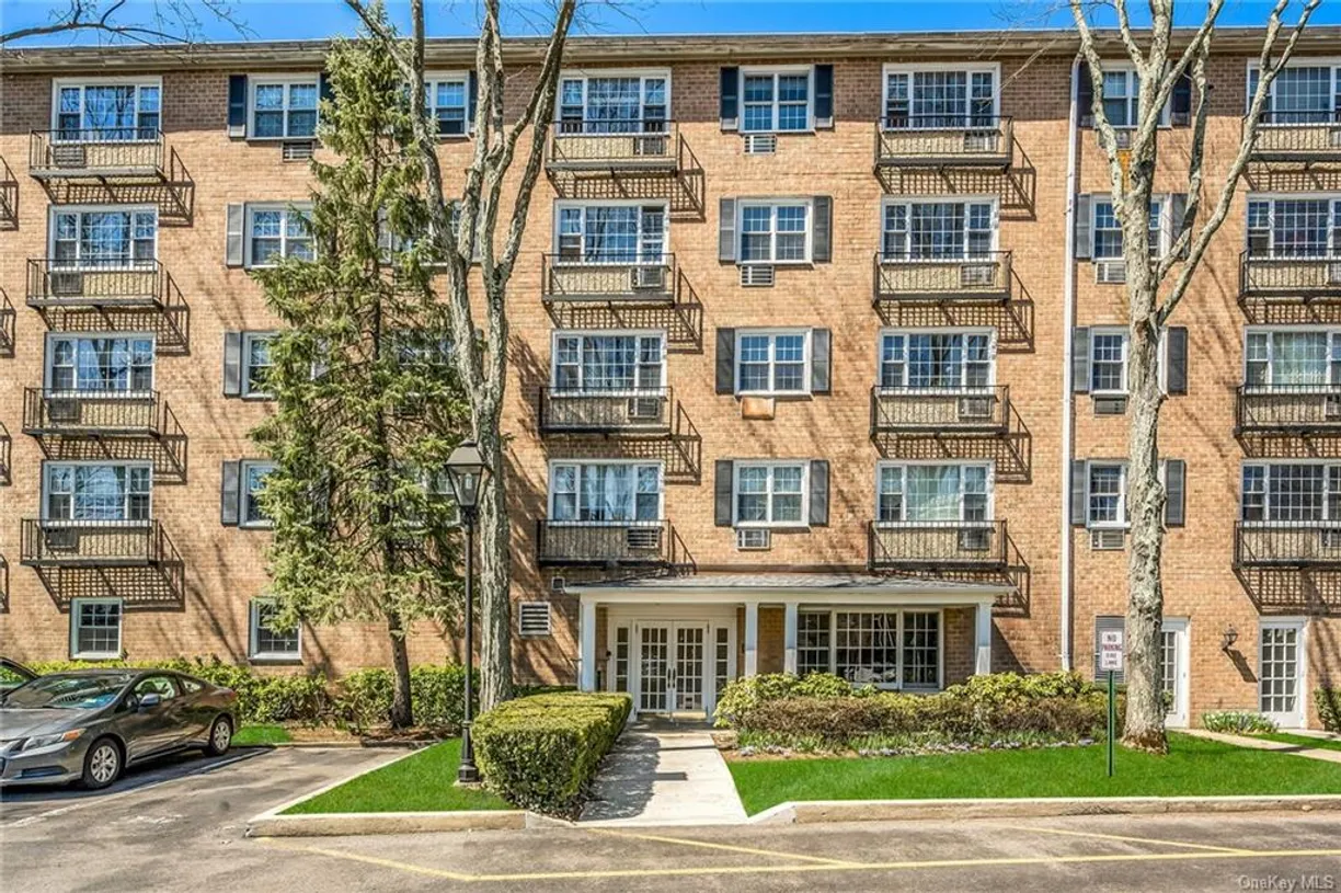 Westchester Real Estate | View 4 Consulate Drive, 3J | 1 Bed, 1 Bath