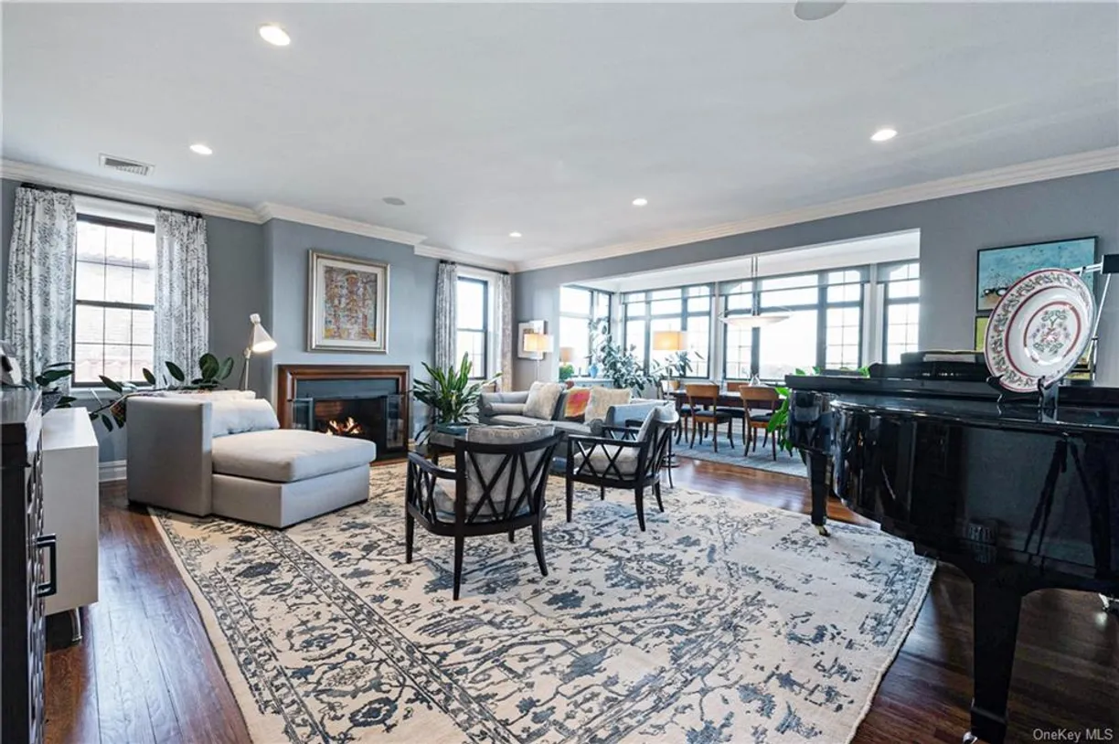Westchester Real Estate | View 14 N Chatsworth Avenue, 7H | 3 Beds, 2 Baths