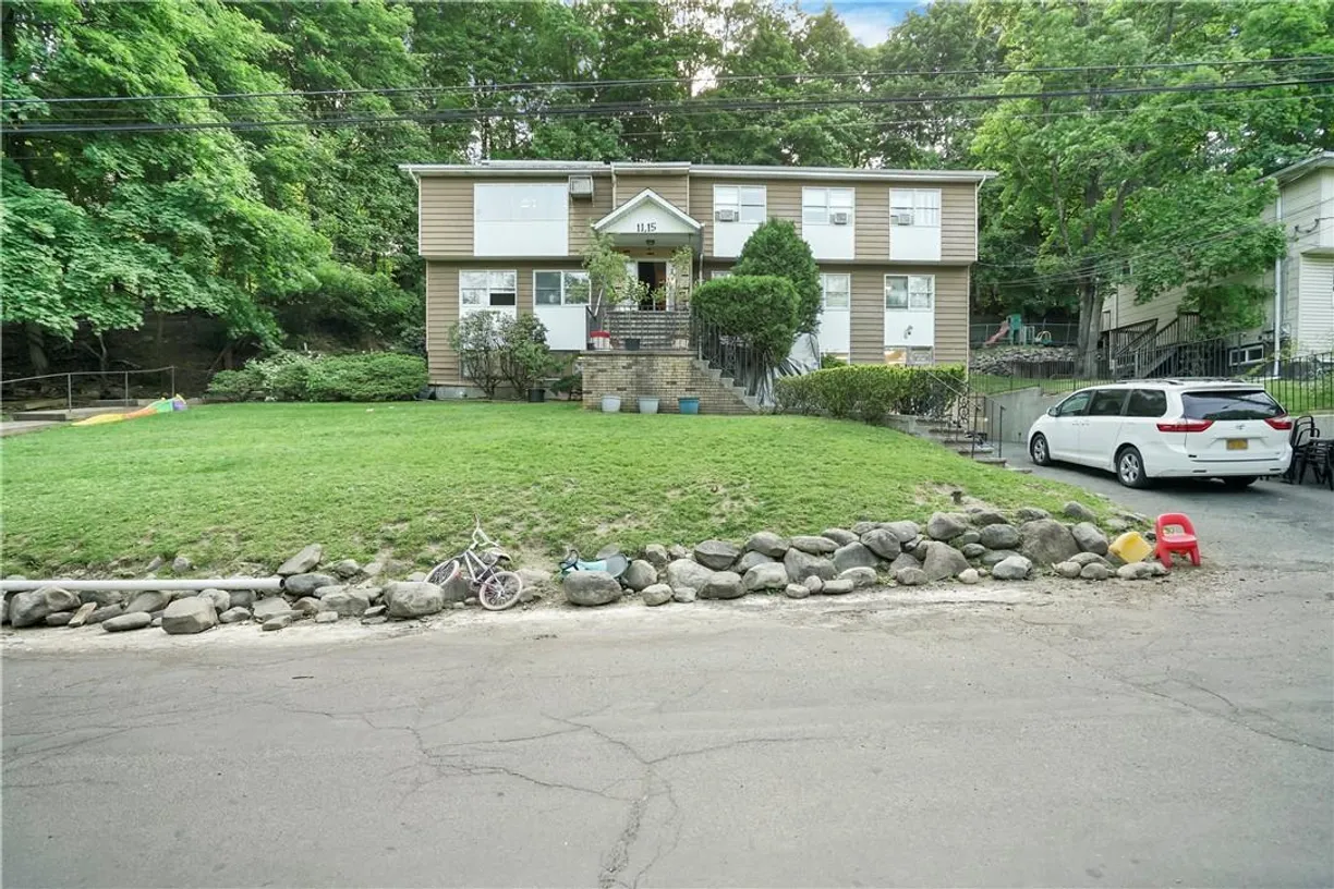 Rockland/Orange/NJ Real Estate | View 11 Emes Lane | 9 Beds, 5 Baths