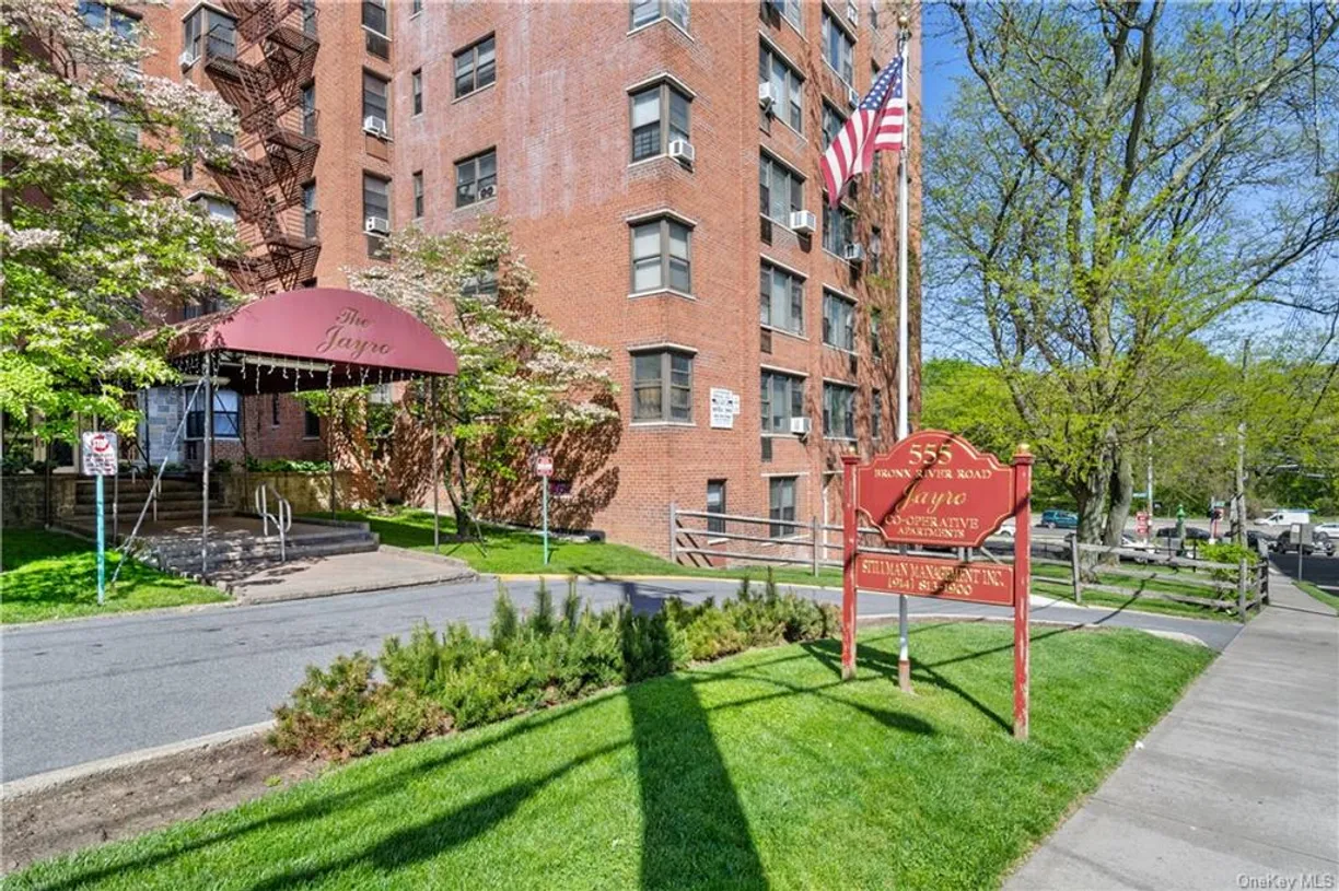 Westchester Real Estate | View 555 Bronx River Road, 6N | 2 Beds, 1 Bath
