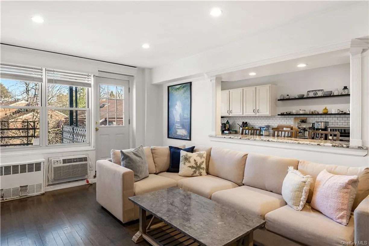 Westchester Real Estate | View 1296 Midland Avenue, J3 | 1 Bed, 1 Bath