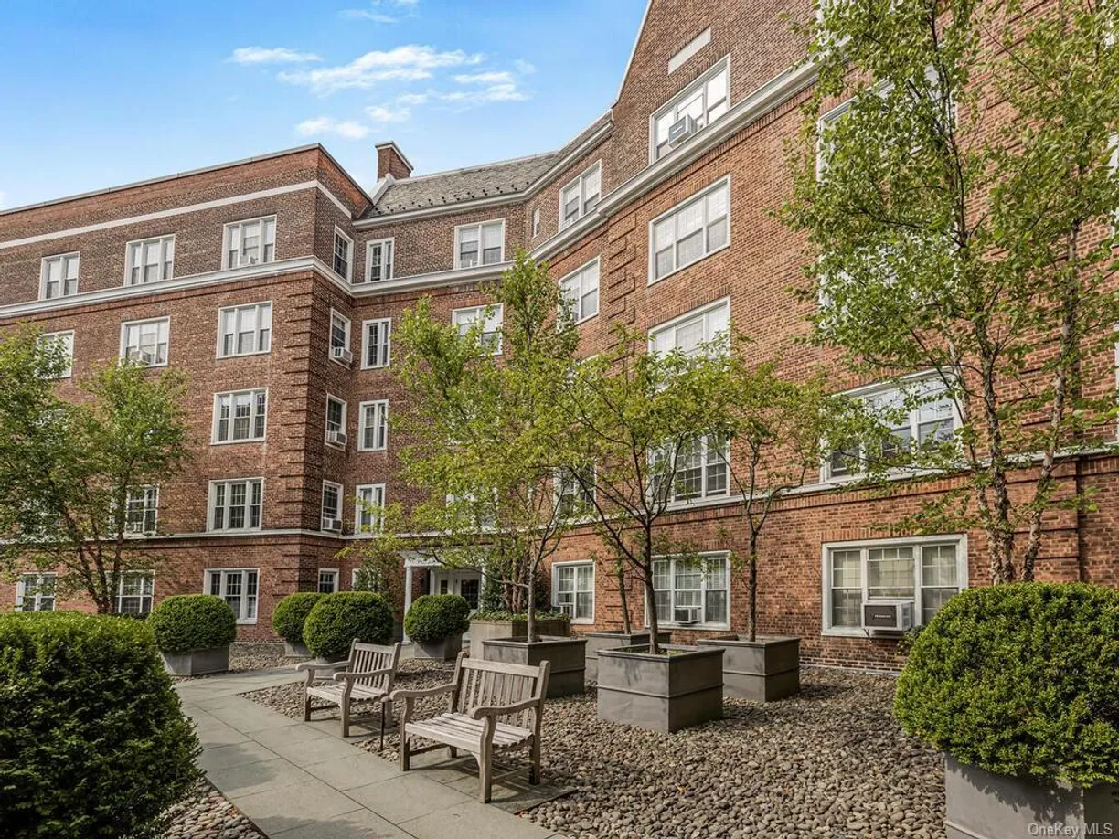 Westchester Real Estate | View 5 Midland Gardens, 2I | 1 Bed, 1 Bath