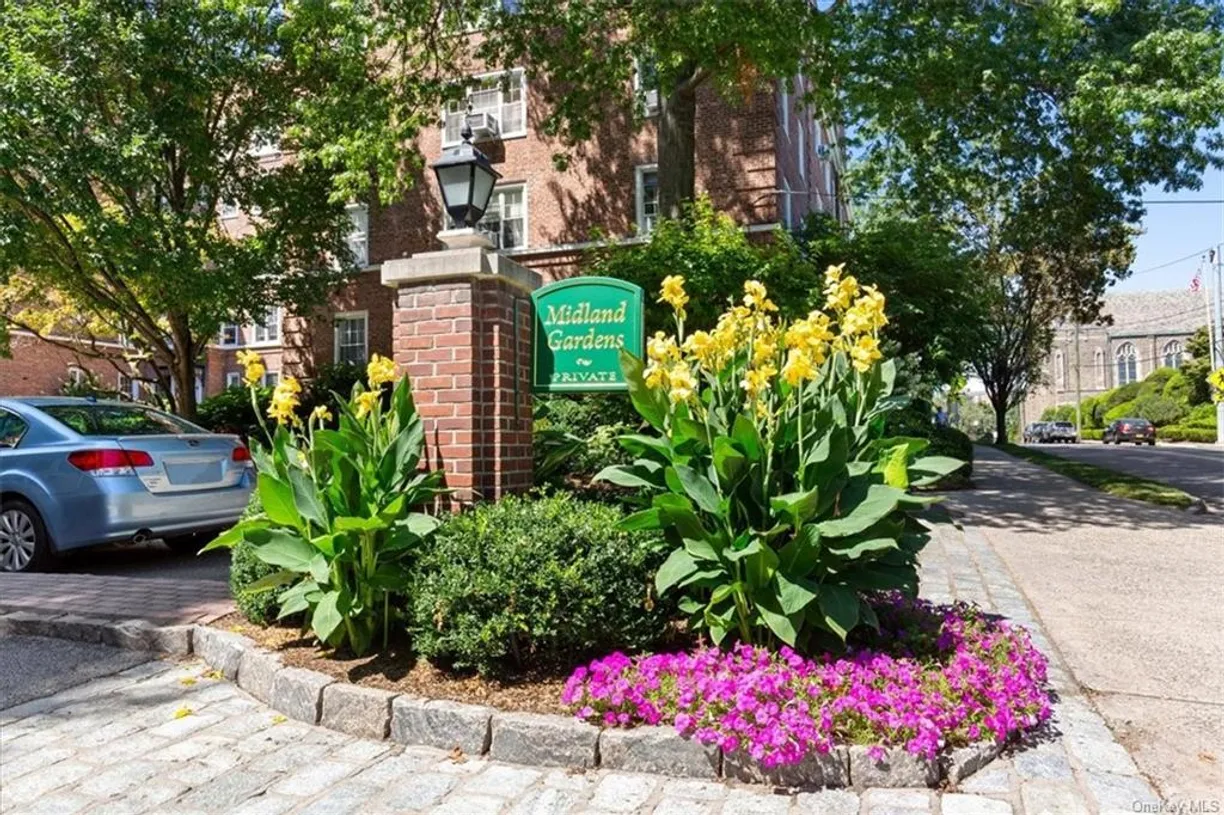 Westchester Real Estate | View 2 Midland Gardens, 4C | 1 Bed, 1 Bath