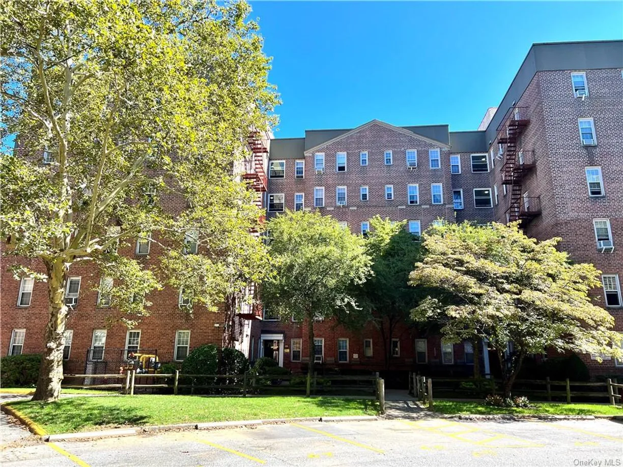 Westchester Real Estate | View 786 Bronx River Road, B54 | 1 Bath