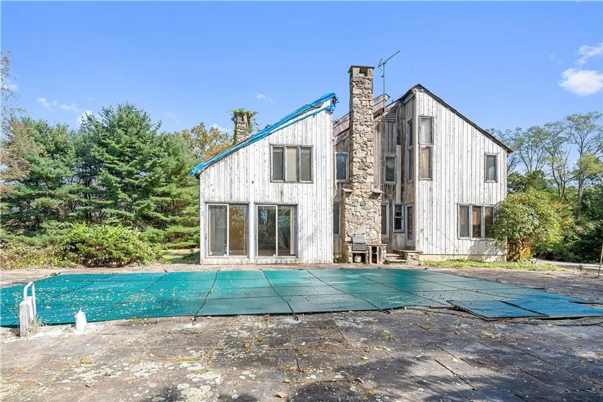 Westchester Real Estate | View 50 Hickory Kingdom Road | 7 Beds, 5 Baths