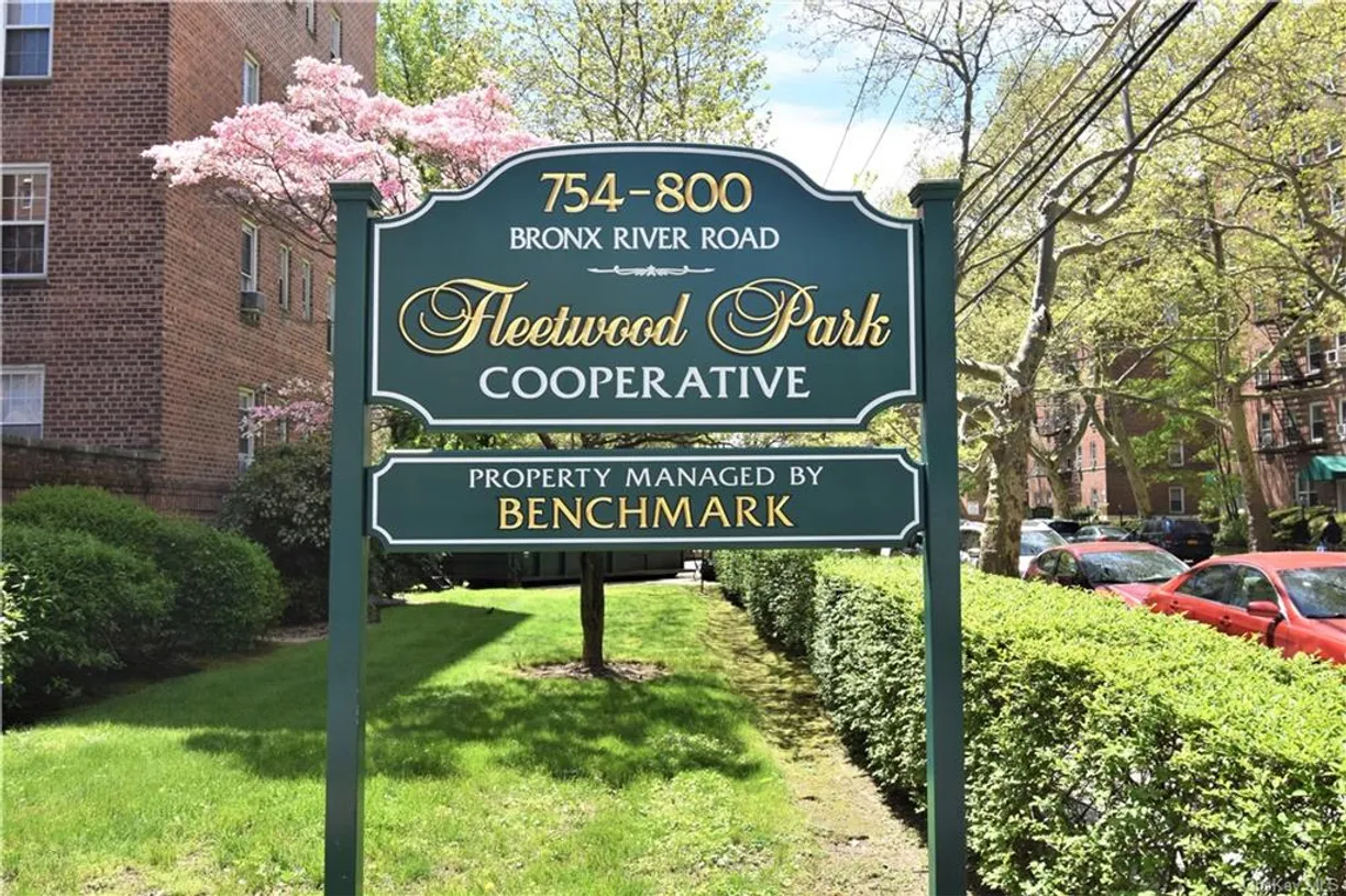 Westchester Real Estate | View 796 Bronx River Road, B38 | 1 Bed, 1 Bath