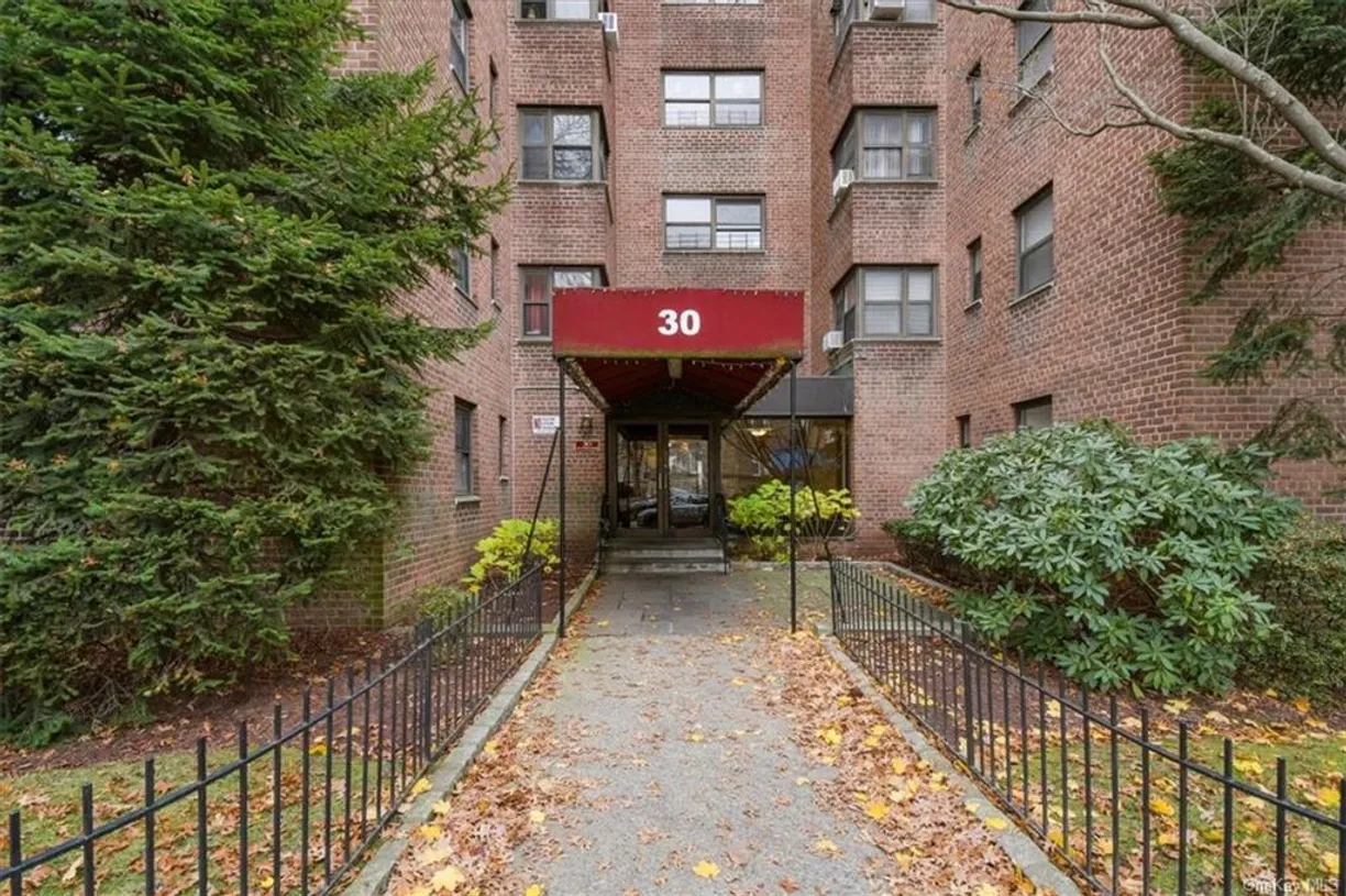 Westchester Real Estate | View 30 Fleetwood Avenue, 3H | 1 Bed, 1 Bath
