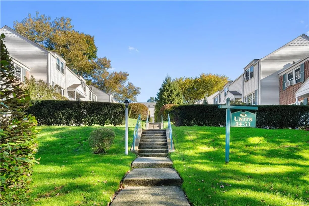 Westchester Real Estate | View 737 Tuckahoe Road, 52 | 1 Bed, 1 Bath
