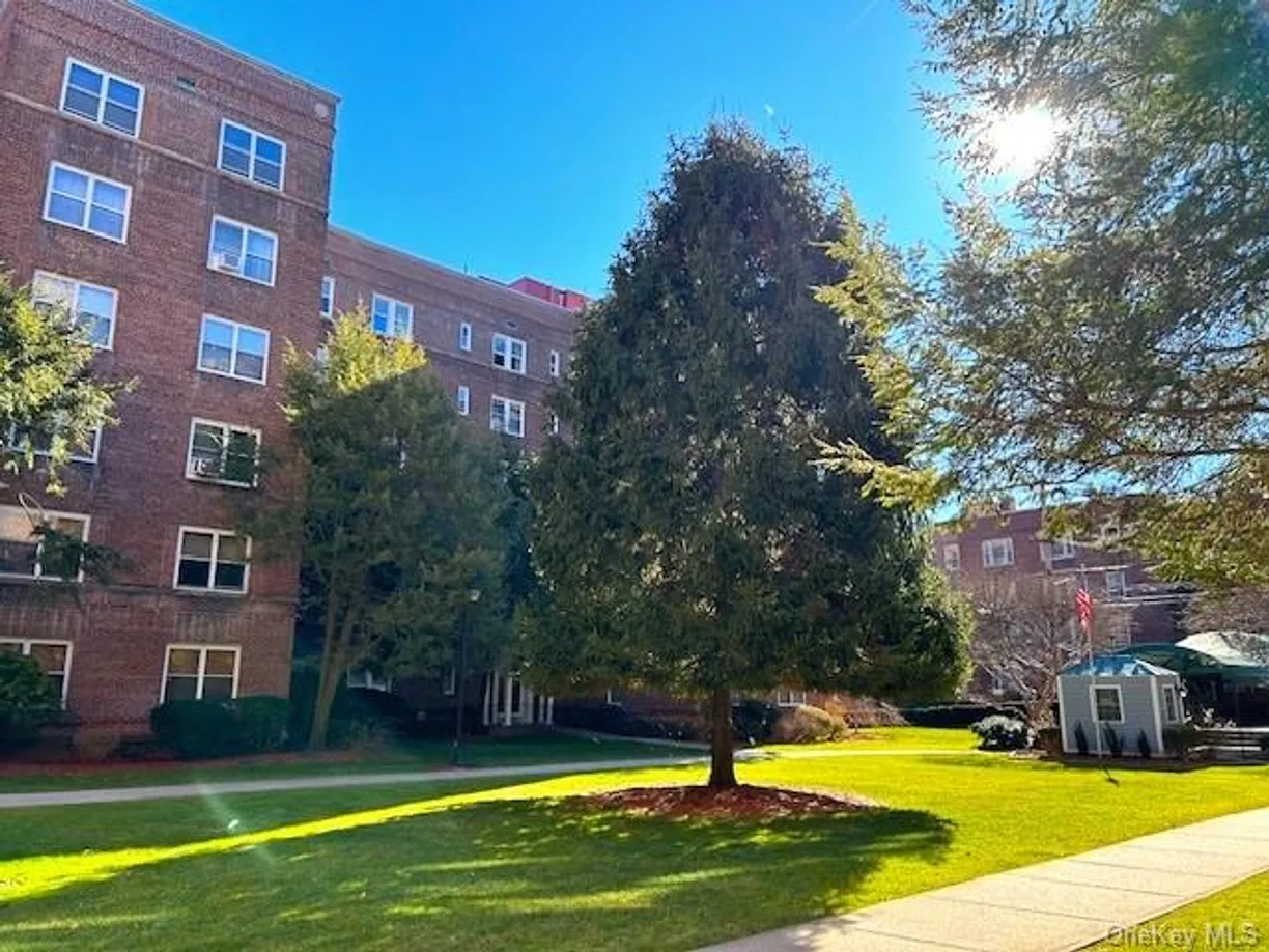 Westchester Real Estate | View 90 Bryant Avenue, Embessy 6D | 1 Bath
