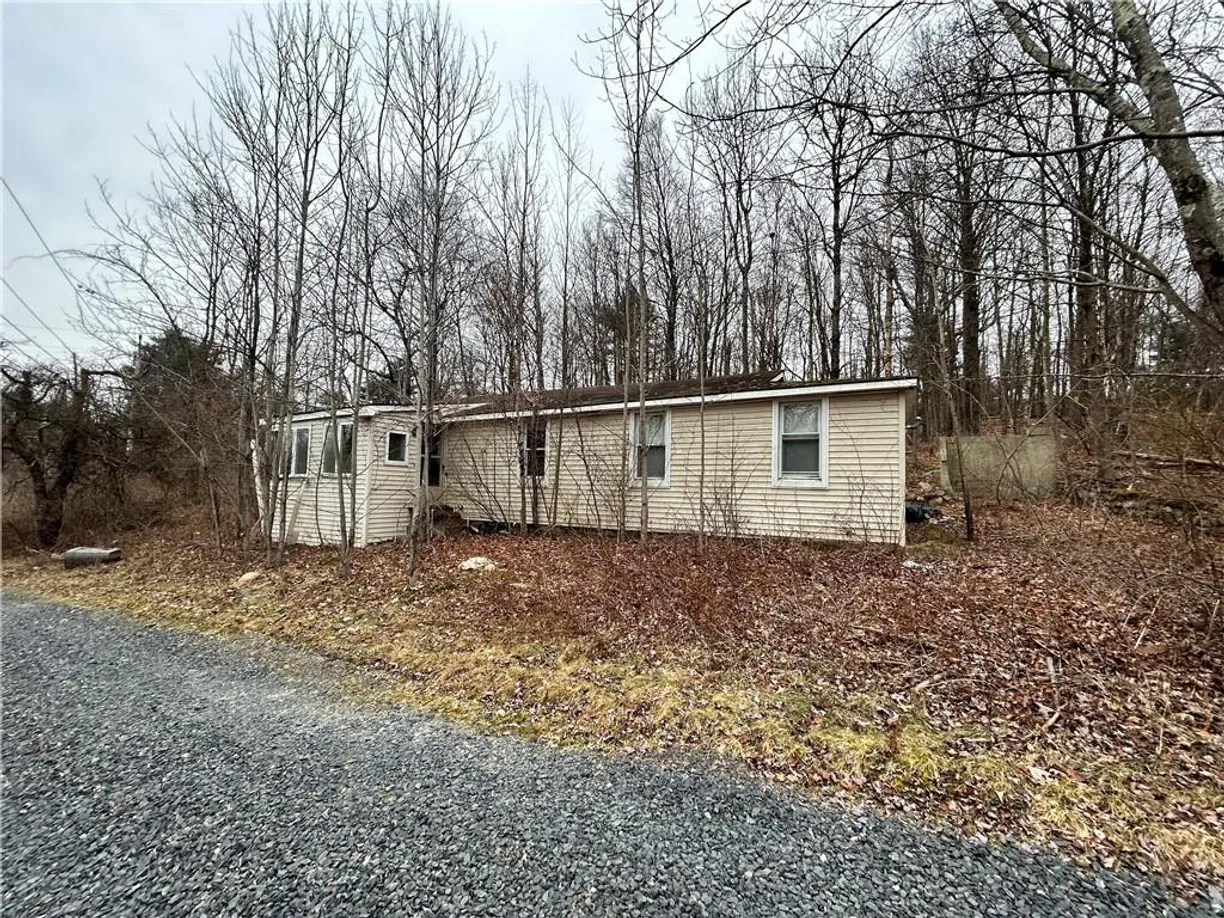 Rockland/Orange/NJ Real Estate | View 33 Hide Away Lane | 2 Beds, 1 Bath