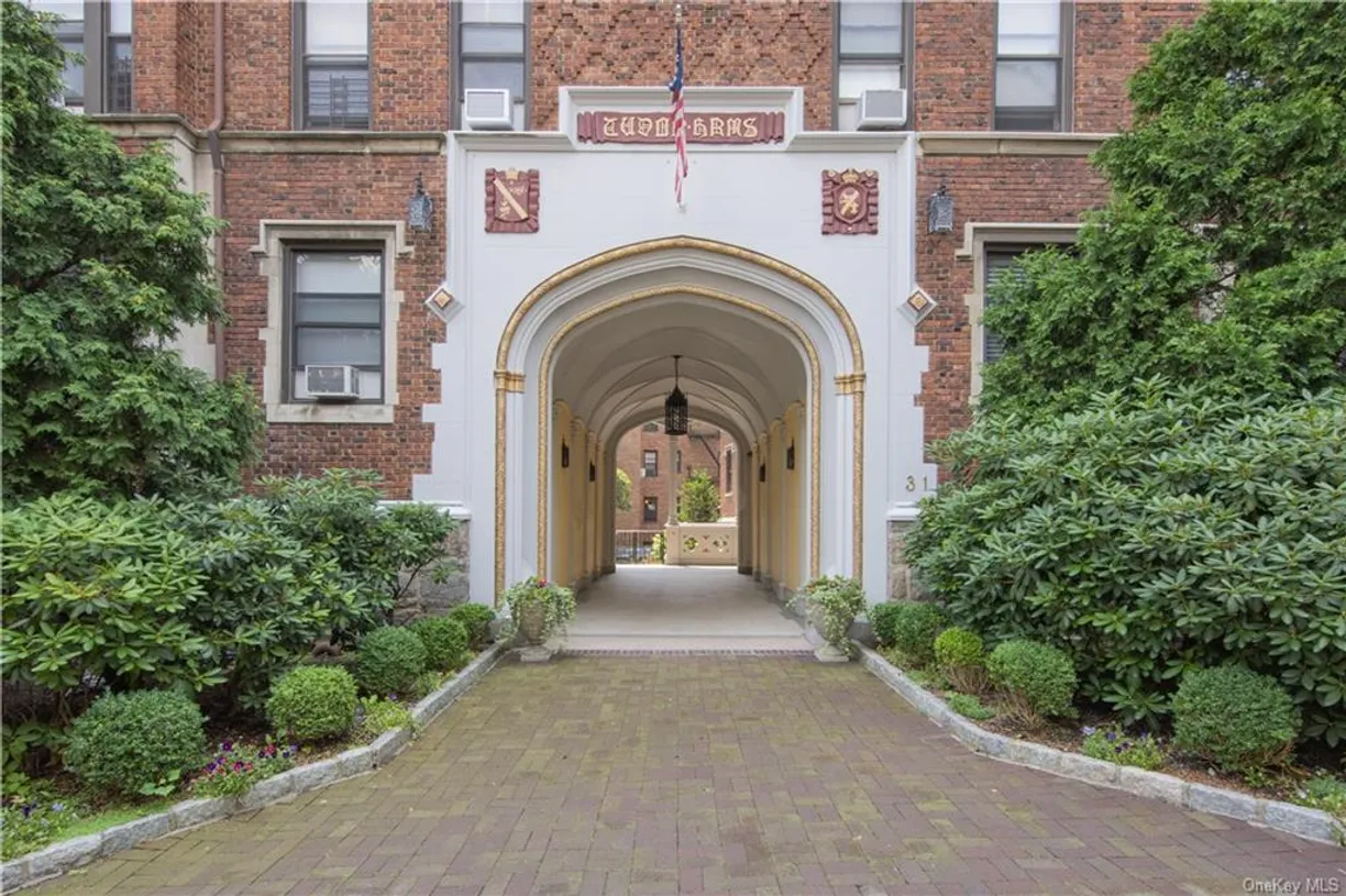 Westchester Real Estate | View 31 Pondfield Road, 24 | 2 Beds, 1 Bath