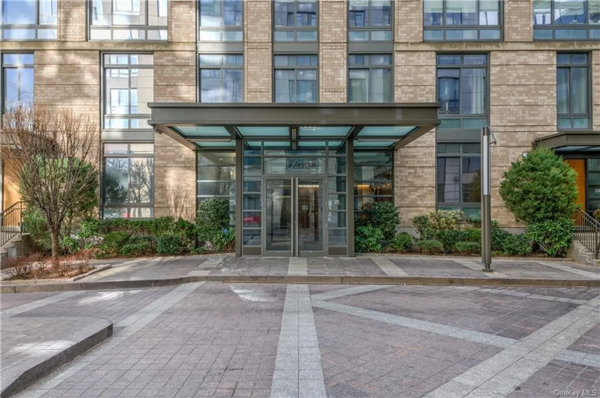 Westchester Real Estate | View 25 City Place, 7A | 2 Beds, 2 Baths