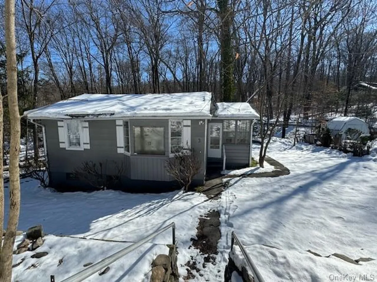 Rockland/Orange/NJ Real Estate | View 3 Higgins Trail | 2 Beds, 1 Bath