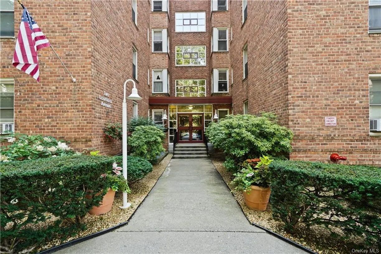 Westchester Real Estate | View 2 Louisiana Avenue, 2D | 2 Beds, 1 Bath