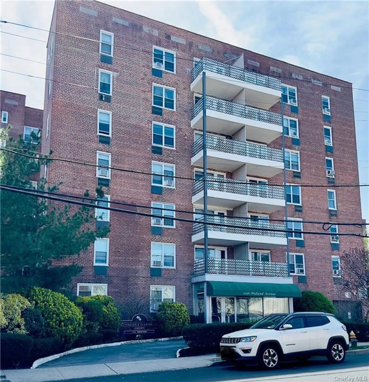 Westchester Real Estate | View 1296 Midland Avenue, A7 | 1 Bed, 1 Bath