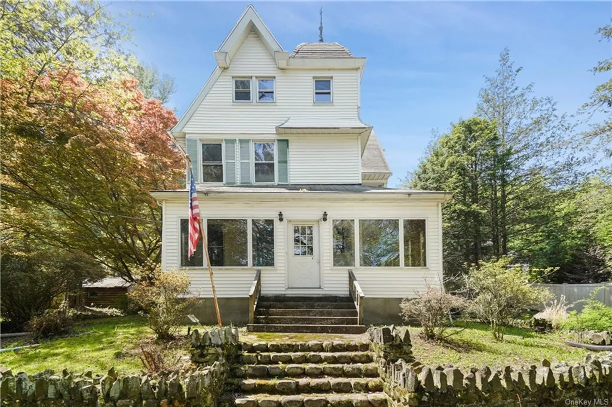 Rockland/Orange/NJ Real Estate | View 1002 Route 9w | 3 Beds, 1 Bath