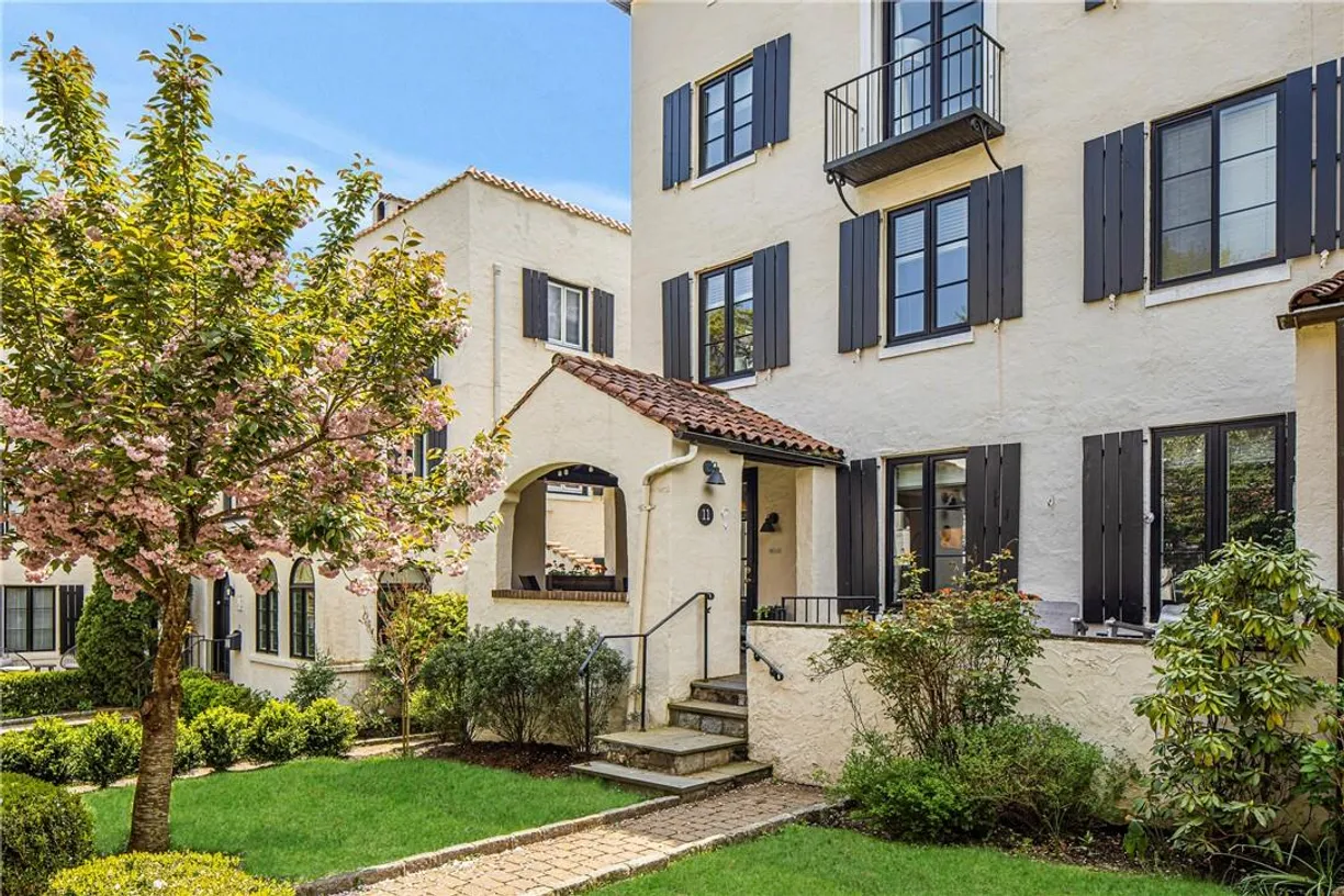 Westchester Real Estate | View 11 Park Avenue Terrace | 4 Beds, 2 Baths
