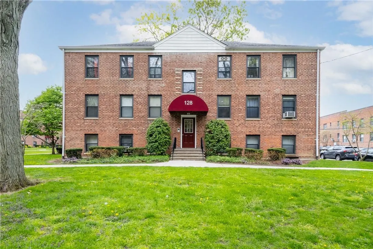 Westchester Real Estate | View 124 Richbell Road, A4 | 2 Beds, 1 Bath