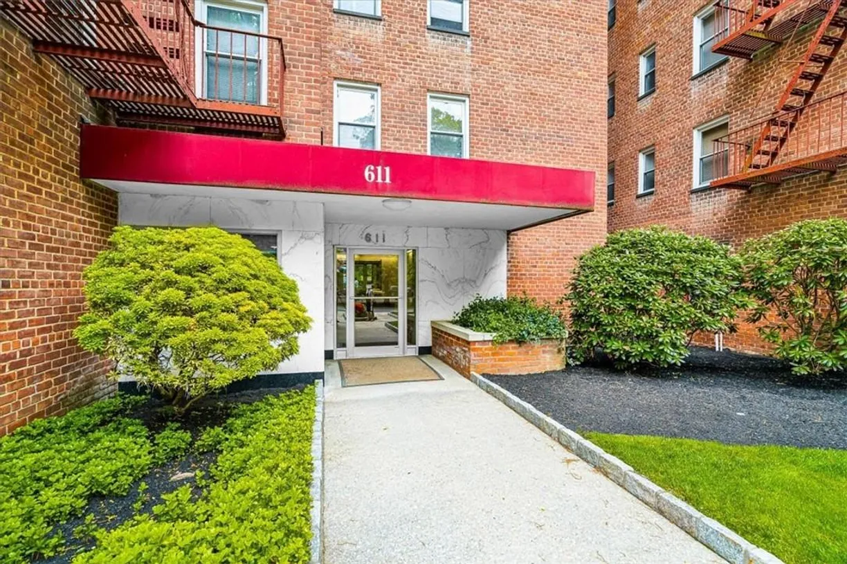 Westchester Real Estate | View 611 Palmer Road, 2Z | 1 Bed, 1 Bath