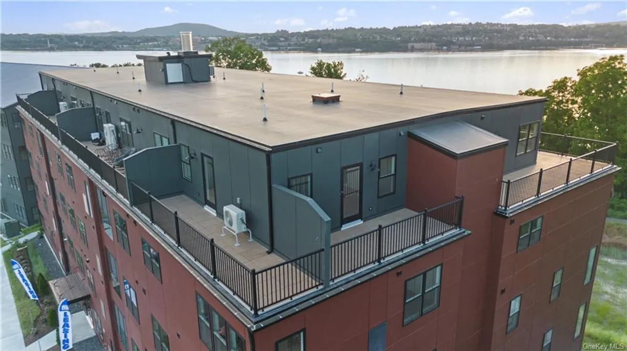 Hudson Valley Real Estate | View 24 EDGEWATER Place, PH-410 | 2 Beds, 2 Baths