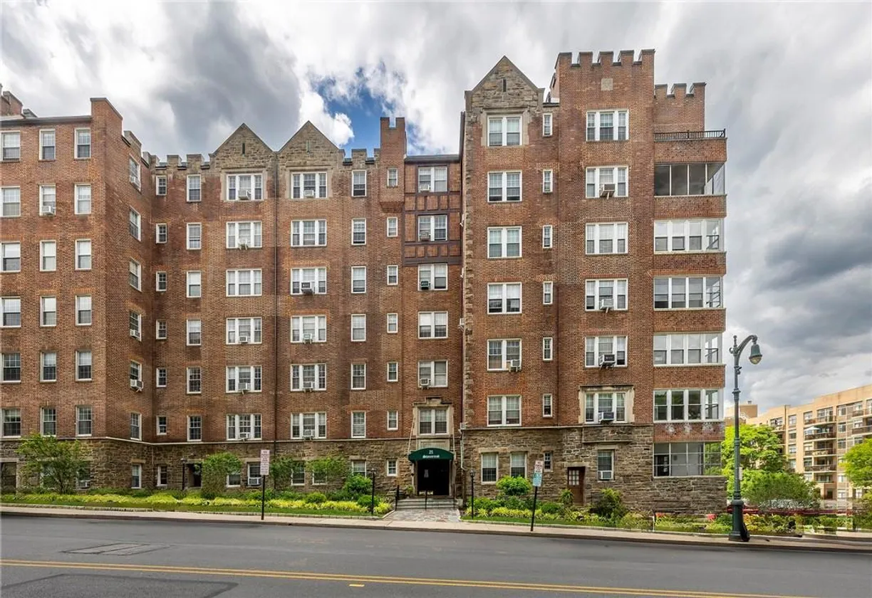 Westchester Real Estate | View 21 N Chatsworth Avenue, 5E | 2 Beds, 1 Bath