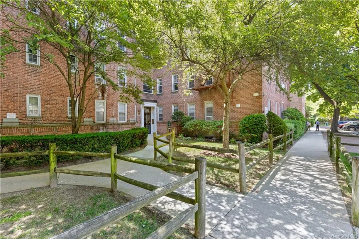 Westchester Real Estate | View 786 Bronx River Road, B63 | 2 Beds, 1 Bath